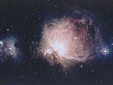La belle nébuleuse d'Orion, visible en hiver, où naissent des étoiles.